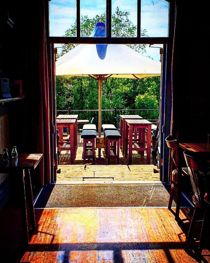 Boat & Horses Inn 奥尔德姆 外观 照片